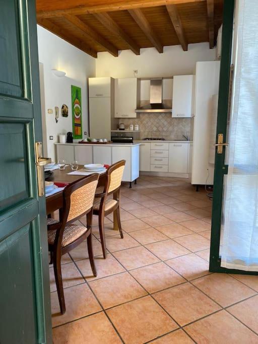 La Casa Nel Borgo Apartment Angera Exterior photo